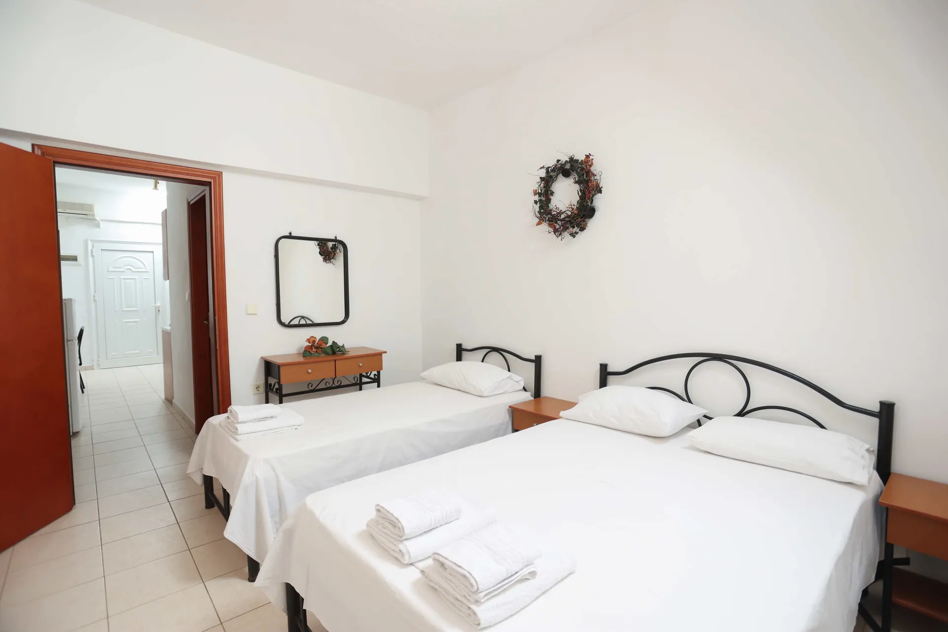 Tiara Holidays - Gregory Apartments - One Bedroom Family Apartment - bedroom